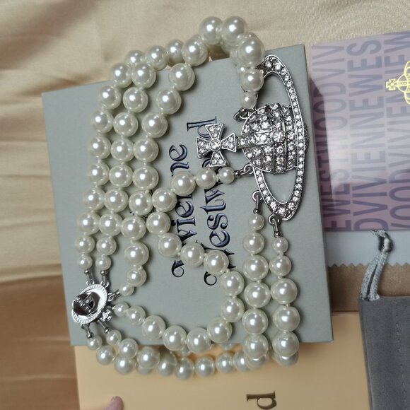 Vivienne Westwood Three Row Pearl Bas Relief Choker - Picture 11 of 14